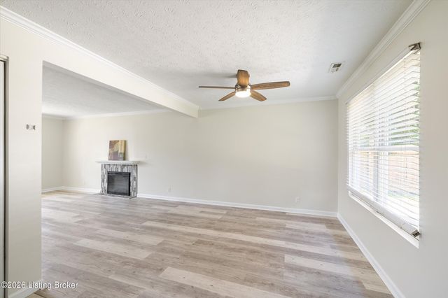 6519 Hunters Creek Blvd, Louisville, KY 40258