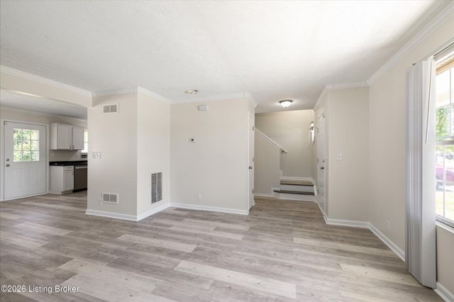 6519 Hunters Creek Blvd, Louisville, KY 40258