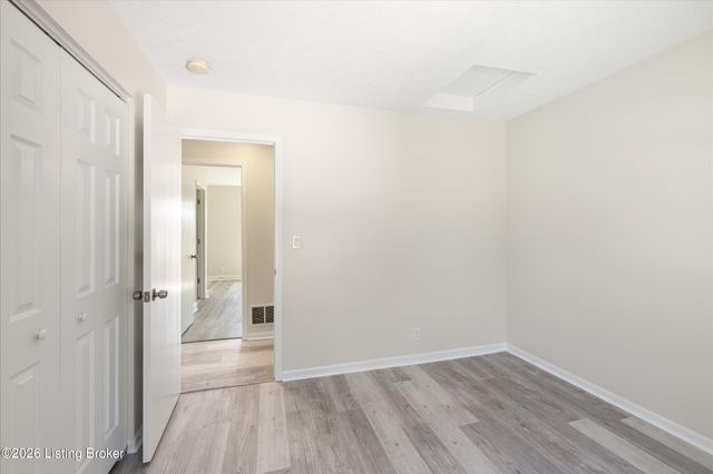 6519 Hunters Creek Blvd, Louisville, KY 40258