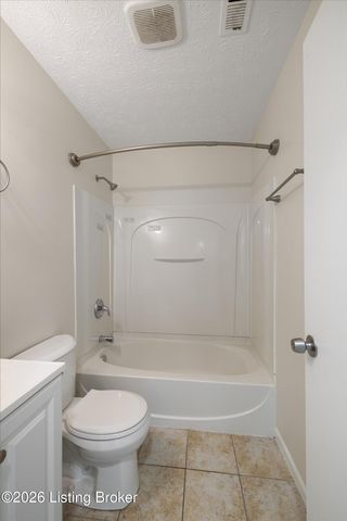 6519 Hunters Creek Blvd, Louisville, KY 40258