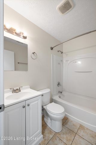 6519 Hunters Creek Blvd, Louisville, KY 40258