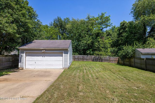 6519 Hunters Creek Blvd, Louisville, KY 40258