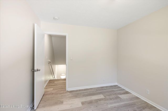 6519 Hunters Creek Blvd, Louisville, KY 40258