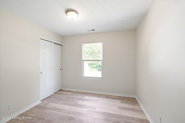 6519 Hunters Creek Blvd, Louisville, KY 40258