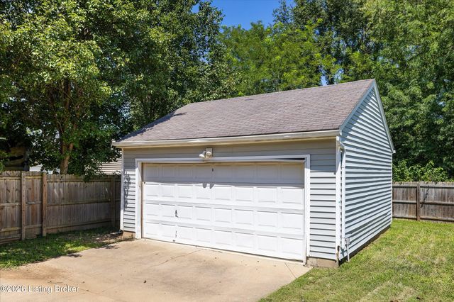 6519 Hunters Creek Blvd, Louisville, KY 40258