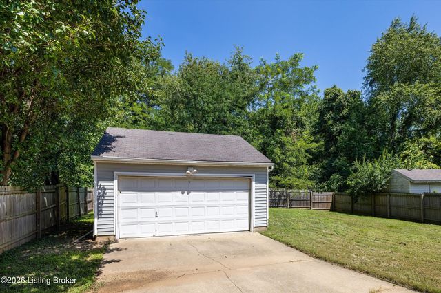 6519 Hunters Creek Blvd, Louisville, KY 40258