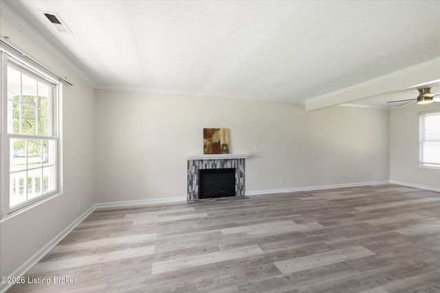 6519 Hunters Creek Blvd, Louisville, KY 40258