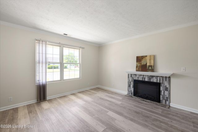 6519 Hunters Creek Blvd, Louisville, KY 40258
