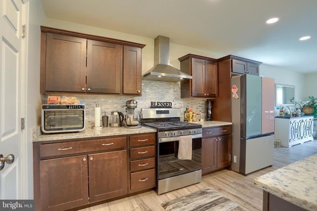 121 EAGLE RD, Dillsburg, PA 17019