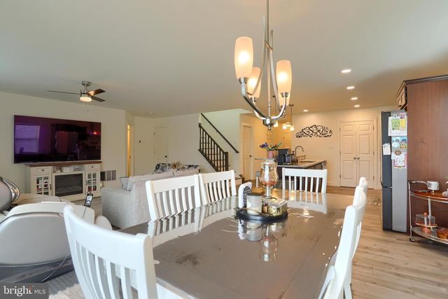 121 EAGLE RD, Dillsburg, PA 17019