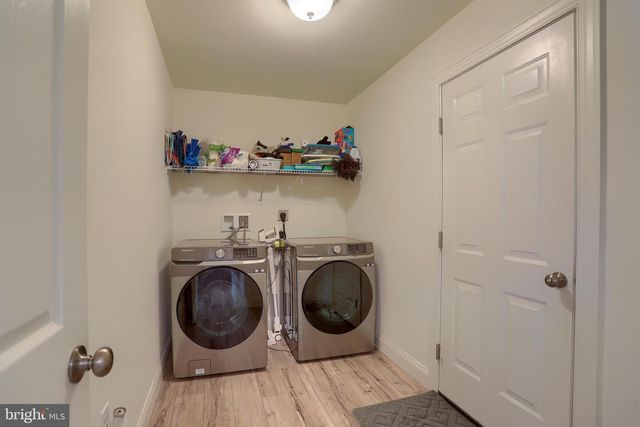 121 EAGLE RD, Dillsburg, PA 17019