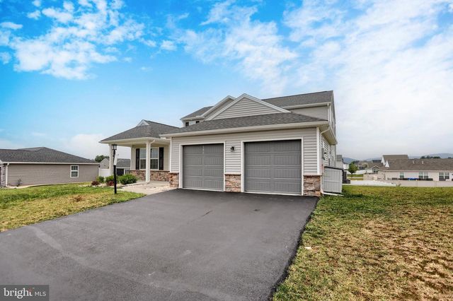121 EAGLE RD, Dillsburg, PA 17019