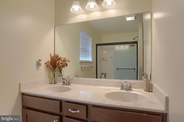 121 EAGLE RD, Dillsburg, PA 17019