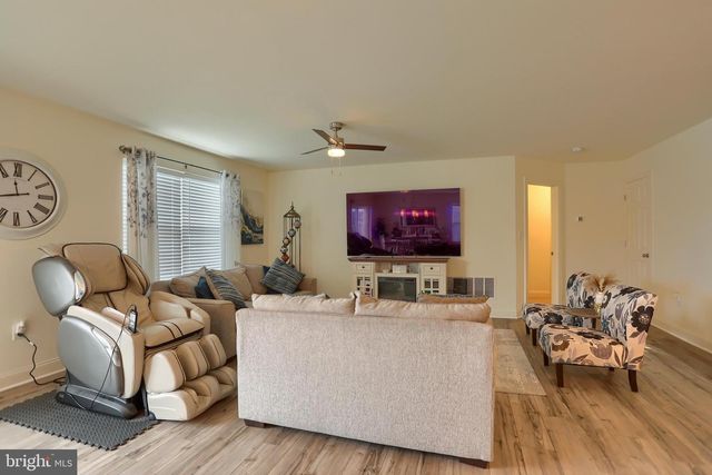 121 EAGLE RD, Dillsburg, PA 17019