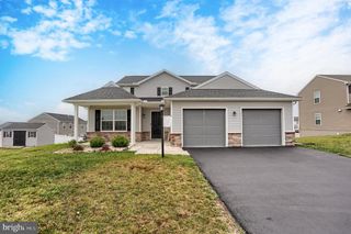 121 EAGLE RD, Dillsburg, PA 17019
