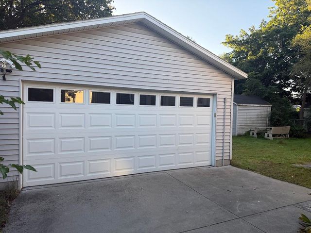 2744 Huizenga Street, Norton Shores City, MI 49444