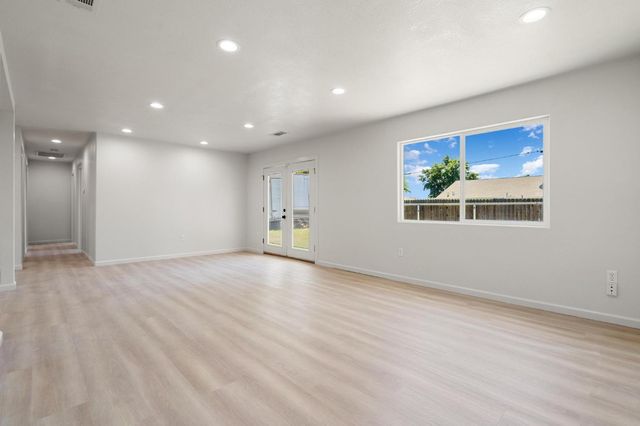 8770 Gerber Rd, Sacramento, CA 95828