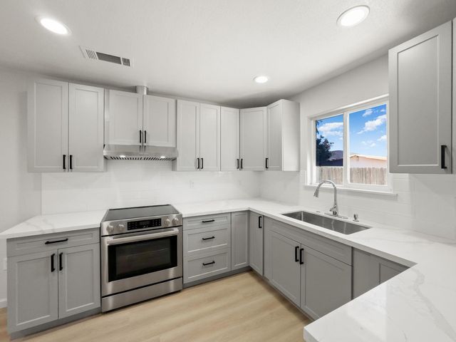 8770 Gerber Rd, Sacramento, CA 95828