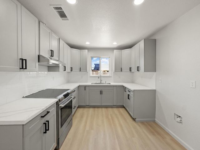 8770 Gerber Rd, Sacramento, CA 95828