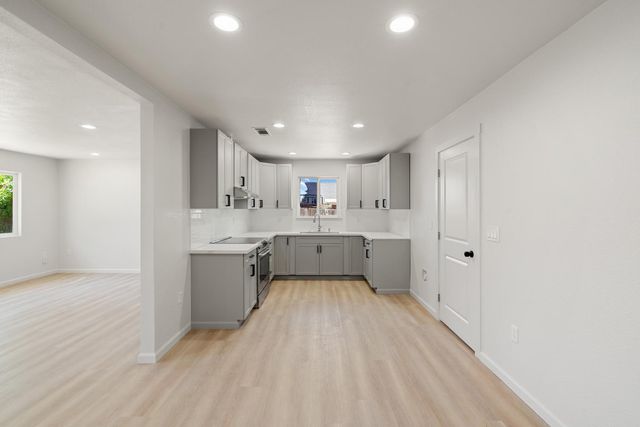 8770 Gerber Rd, Sacramento, CA 95828
