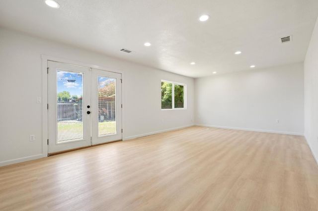 8770 Gerber Rd, Sacramento, CA 95828