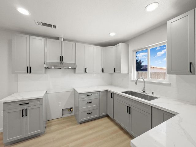 8770 Gerber Rd, Sacramento, CA 95828