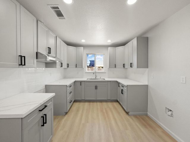8770 Gerber Rd, Sacramento, CA 95828