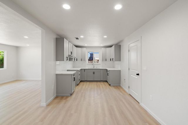8770 Gerber Rd, Sacramento, CA 95828