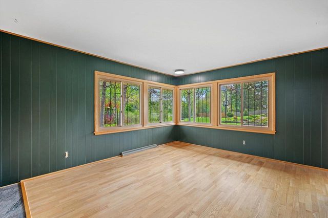 6660 Braeburn LANE, Glendale, WI 53209