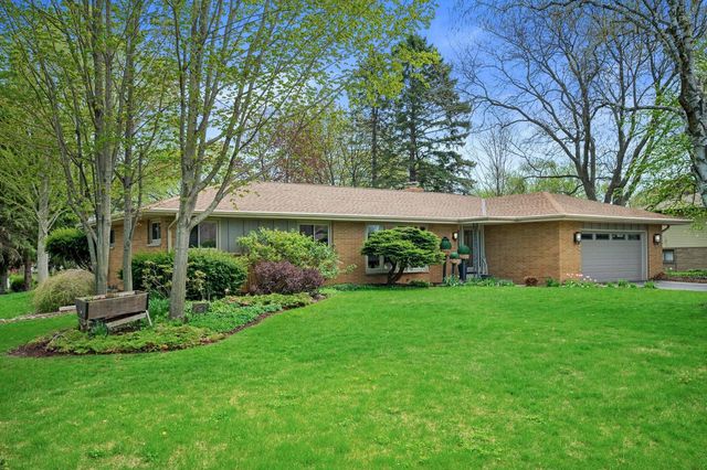 6660 Braeburn LANE, Glendale, WI 53209