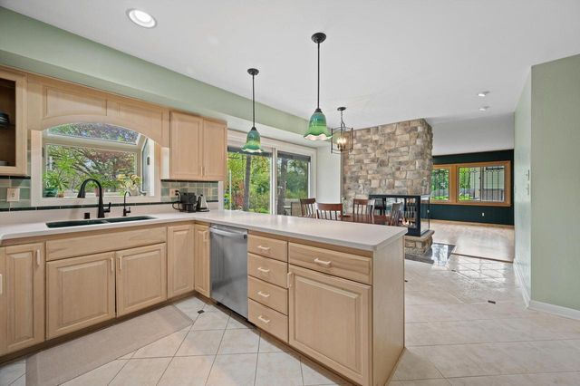 6660 Braeburn LANE, Glendale, WI 53209