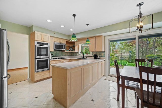 6660 Braeburn LANE, Glendale, WI 53209