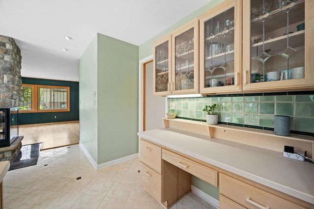 6660 Braeburn LANE, Glendale, WI 53209