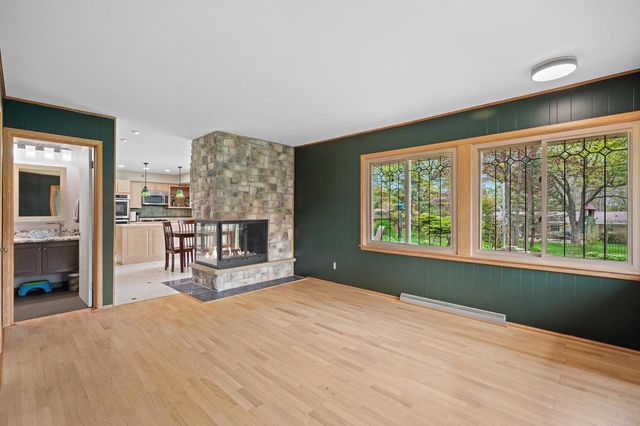 6660 Braeburn LANE, Glendale, WI 53209