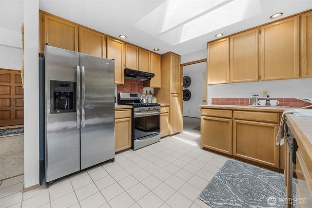 816 Aloha Place, Edmonds, WA 98020