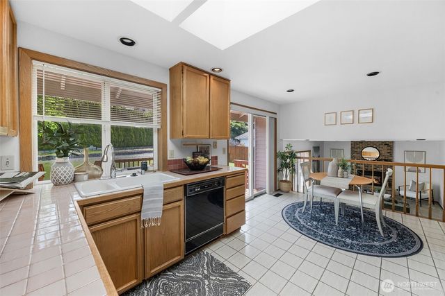 816 Aloha Place, Edmonds, WA 98020