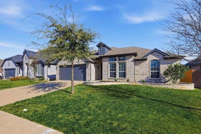 364 Sugar Creek Lane, Fort Worth, TX 76131