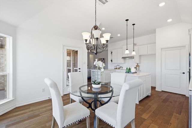 364 Sugar Creek Lane, Fort Worth, TX 76131