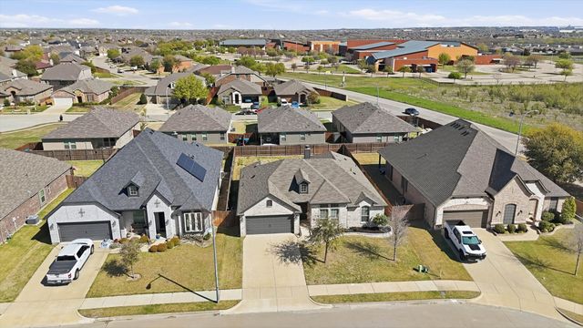 364 Sugar Creek Lane, Fort Worth, TX 76131