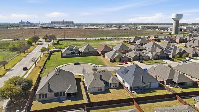 364 Sugar Creek Lane, Fort Worth, TX 76131