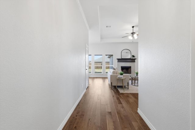 364 Sugar Creek Lane, Fort Worth, TX 76131