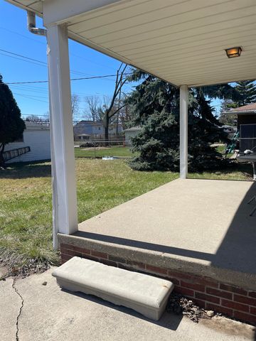 8546 Darlene Street, Warren, MI 48093