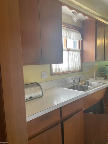 8546 Darlene Street, Warren, MI 48093