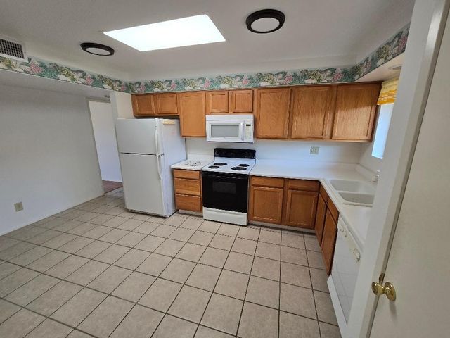 15457 N Ridgeview Road, Sun City, AZ 85351