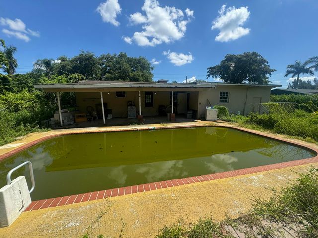 14242 SW 14th Street, Davie, FL 33325