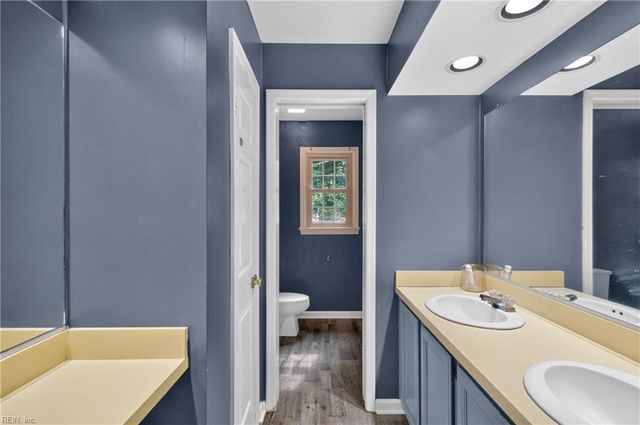 216 Admiral CT, Hampton, VA 23669