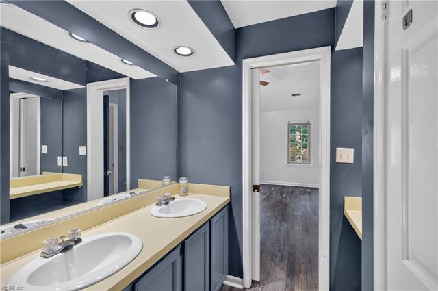 216 Admiral CT, Hampton, VA 23669