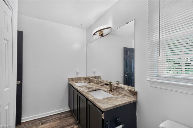 216 Admiral CT, Hampton, VA 23669