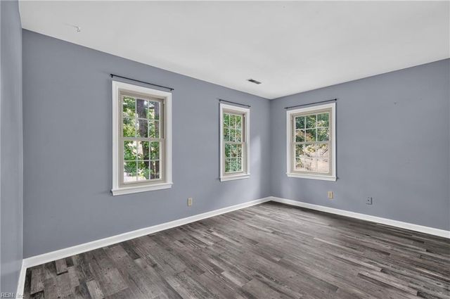 216 Admiral CT, Hampton, VA 23669