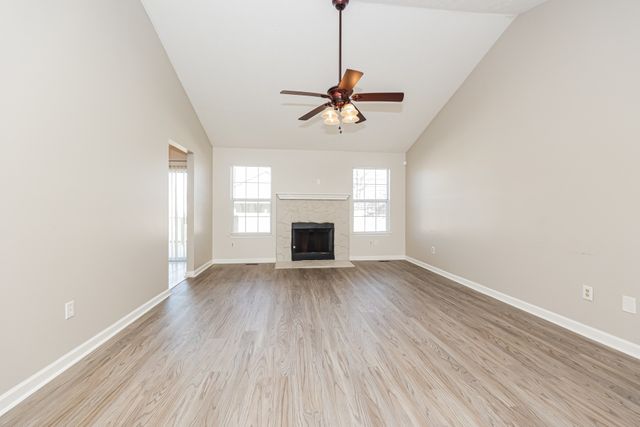 620 Cedar Bend Ln, La Vergne, TN 37086